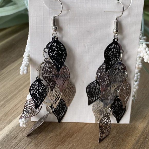 NWT- Metal Silver and Black Fall Leaf Dangle Earrings 3'x1' NWT - Picture 4 of 4